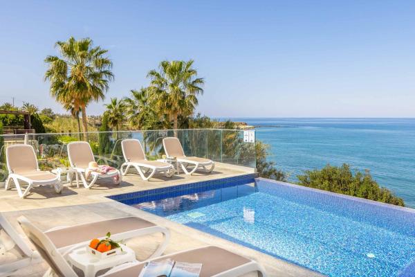 A la foto es mostra l'objecte Pomos Seashore villa situat a la ciutat de Pomos.