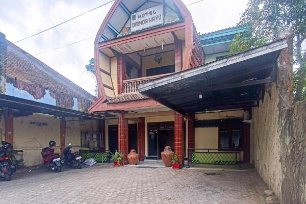 A la foto es mostra l'objecte Hotel Dienda Hayu situat a la ciutat de Lombok.