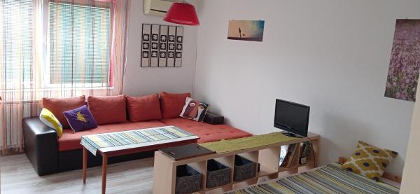 A la foto es mostra l'objecte Jukan Apartman situat a la ciutat de Tuzla.