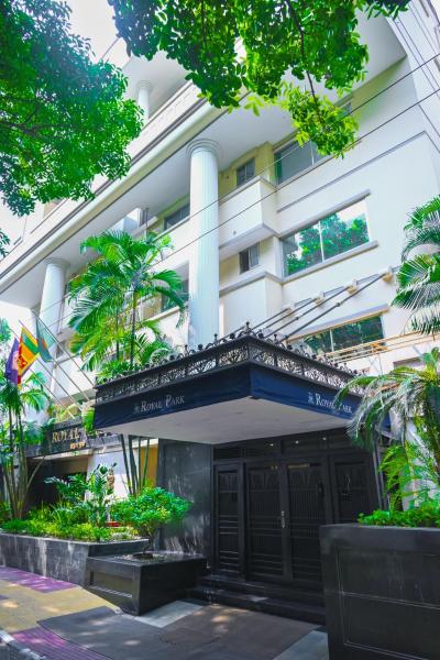 På bilden syns objektet Royal Park Residence Hotel som ligger i staden Banani Model Town.