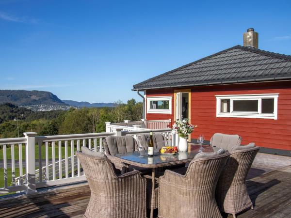 På billedet ses objektet Chalet Heggland Huset by Interhome beliggende i byen Grimsland.