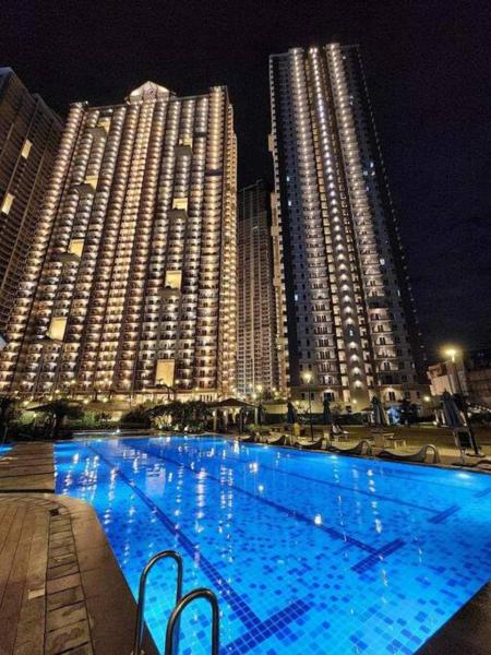 Stylish Condo with Stunning City Views, Manila