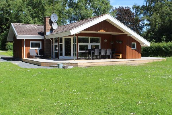 A la foto es mostra l'objecte Lovely 8-Person Holiday Home Located Close To A Beautiful Sandy Beach situat a la ciutat de Ebeltoft.