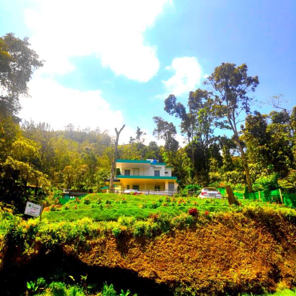 写真にはPooppara市にあるM C Greenature Holidaysが写っています。