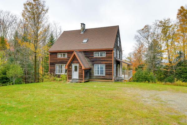 Na fotografii je vidět objekt Home 15 Mi to Berkshire East and Mount Snow! nacházející se ve městě West Halifax.