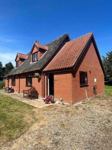 A la foto es mostra l'objecte Dog friendly 2 bed cottage close to the river Thurne situat a la ciutat de Potter Heigham.
