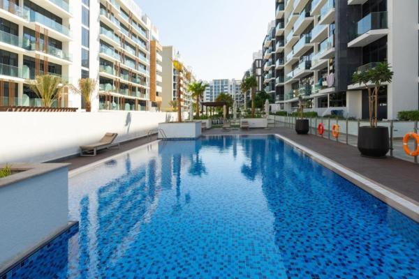 Trendy Azizi Riviera 1-Bed with Balcony Views, Dubai