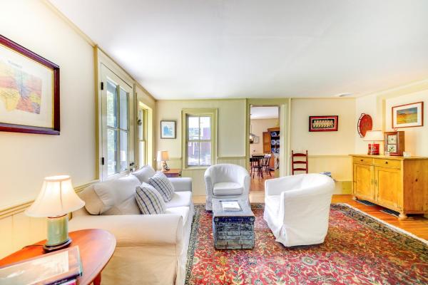 På billedet ses objektet Warren Vacation Rental about 3 Mi to Sugarbush Resort! beliggende i byen Roxbury.