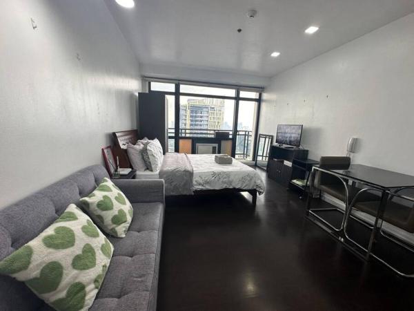 Gramercy Studio with City View fast WIFI Free use of Amenities, Manila