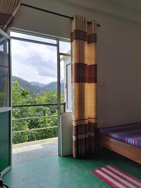 Na fotografii je vidět objekt 38 guest house nacházející se ve městě Kitulgala.