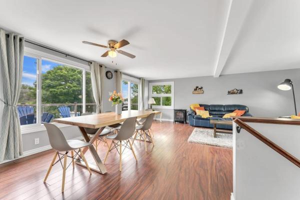 På bildet vises objektet Grill and Chill 4BR Bayside Sunroom Oasis som ligger i byen Kawartha Lakes.