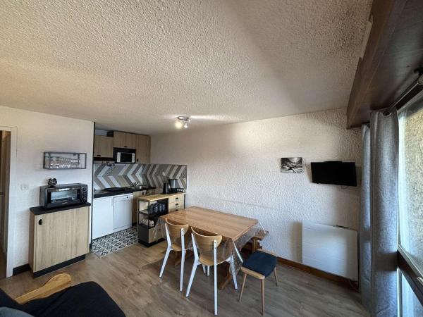 A la foto es mostra l'objecte Studio cabine rénové 4 pers, à 150m des pistes - Auris en Oisans - FR-1-297-6 situat a la ciutat de Auris.