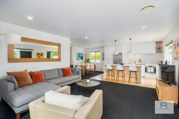 Stylish Northcote Point Bungalow, Auckland