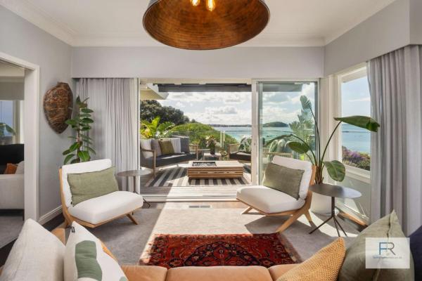 Stunning Luxury Apt with Panoramic Ocean Views and Spa, Auckland