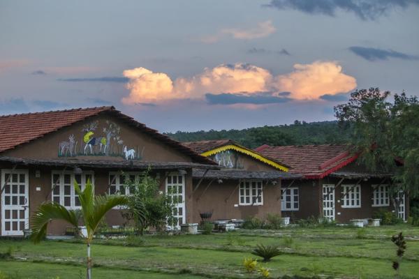 Nella foto è visibile l'oggetto Pachmarhi Foothill Cottages by Vanyum situato nella città di Tāmia.