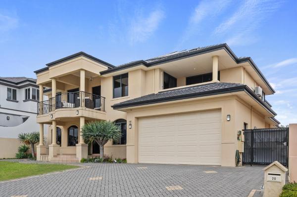 På billedet ses objektet Perth 2-Story, Views, BBQ & More beliggende i byen Perth.