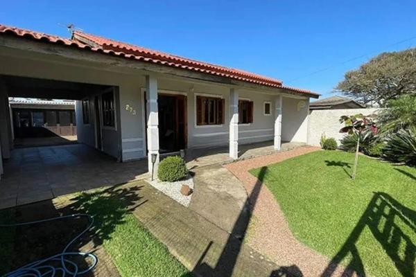 照片显示了位于Imbé市的Casa Aconchegante物件。