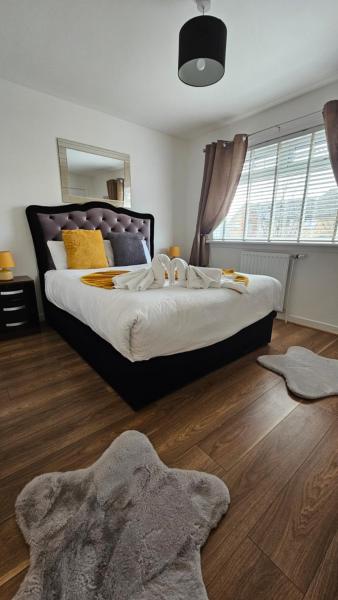 Silverburn new house with free parking and nice garden, Glasgow