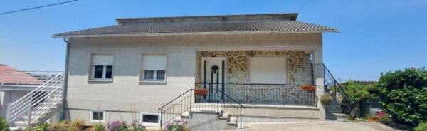 A la foto es mostra l'objecte Casa-Nieves situat a la ciutat de Covas.