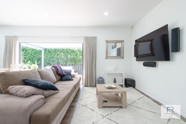 Spectacular Tropical Modern Home, Auckland