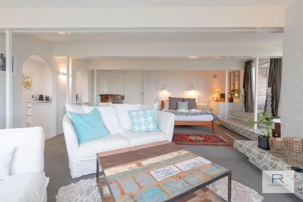 Santorini Inspired-Overlooking Okahu Bay, Окленд