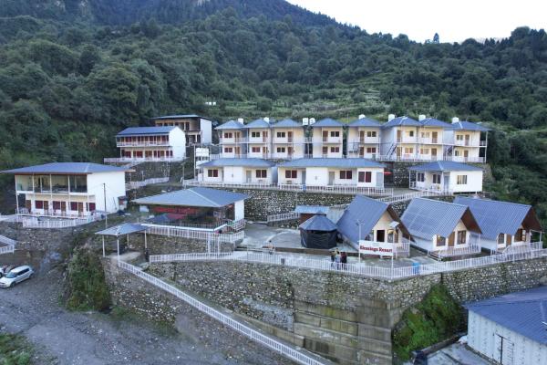 A la foto es mostra l'objecte Blessings Resort Yamunotri situat a la ciutat de Madheso.