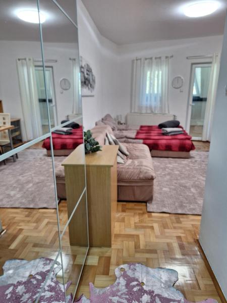 A la foto es mostra l'objecte Vila Košuta - Kopaonik, Brzeće 30m from gondola situat a la ciutat de Brzeće.