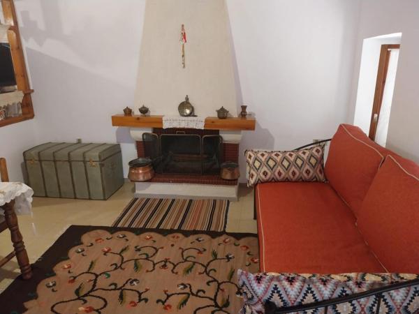 A la foto es mostra l'objecte karaste chalet situat a la ciutat de Arachova.