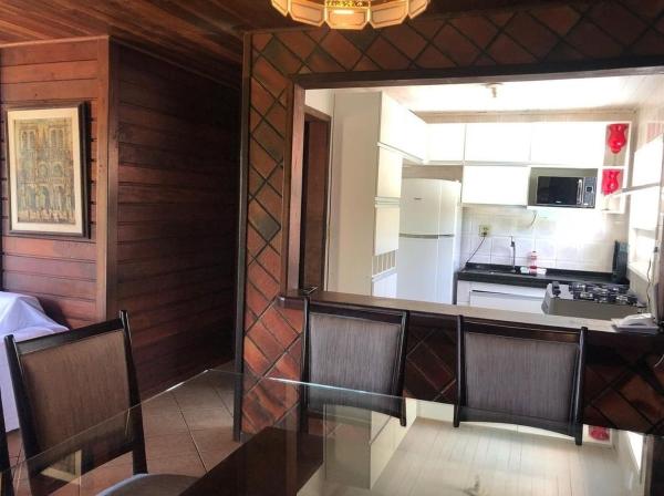 A la foto es mostra l'objecte Valmira dos santos situat a la ciutat de Búzios.