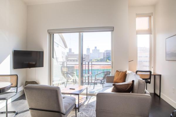Modern Studio Apt With Rooftop, Gym, And Parking - Wisconsin