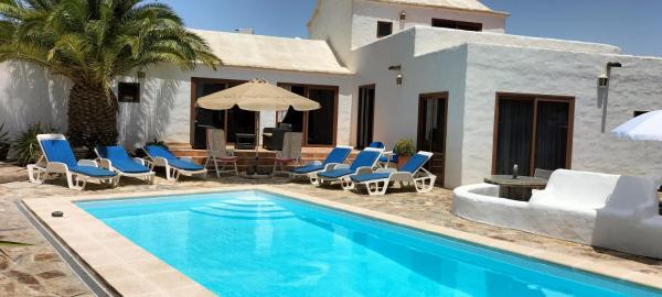 A la foto es mostra l'objecte Casa Maja, luxury villa, large heated pool, aircon, all bedrooms en-suite situat a la ciutat de Tías.