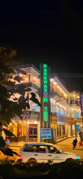 照片显示了位于Mām Derai市的Hotel Park Way & Restaurant物件。
