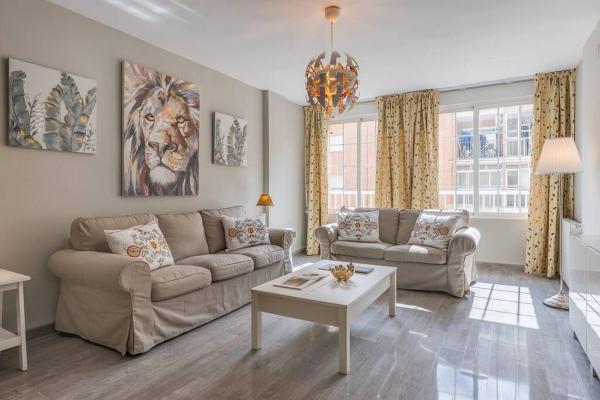 Amplio Apartamento Familiar en Granada con Aire Acondicionado, Гранада