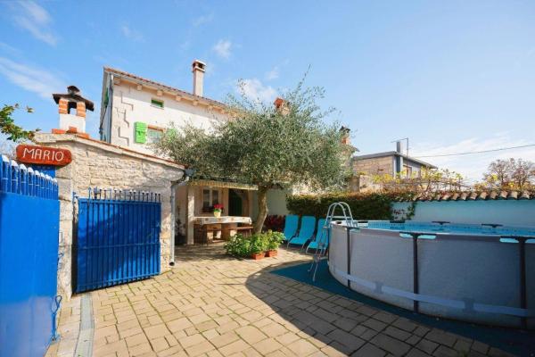 Στη φωτογραφία φαίνεται το αντικείμενο Tolles Ferienhaus in Peresiji mit Privatem Pool που βρίσκεται στην πόλη Peresiji.