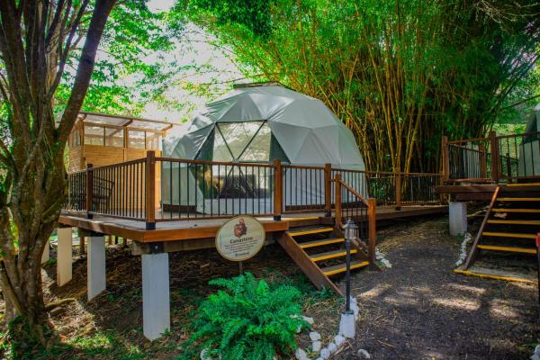 På billedet ses objektet Glamping - Centro Vacacional Comfandi Lago Calima beliggende i byen Calima.
