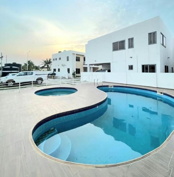 A la foto es mostra l'objecte 3 Bdrm city view with pool at Dzorwulu situat a la ciutat de Dzorwulu.