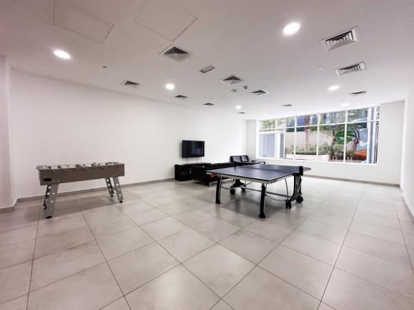 Na zdjęciu widoczny jest obiekt Luxurious 2BR in Vezul Residence, Business Bay - 13AB01 położony w mieście Dubaj.