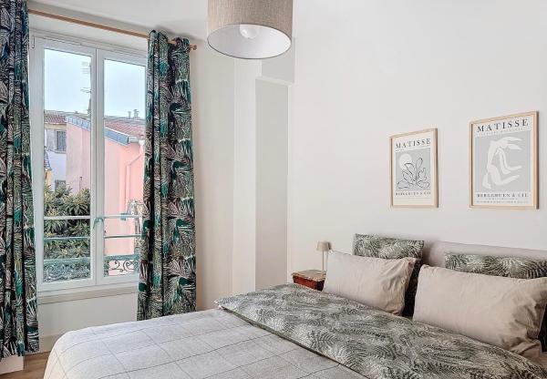 Charming 2-Bedroom Retreat Near City Center with Excellent Transport Links, Ницца