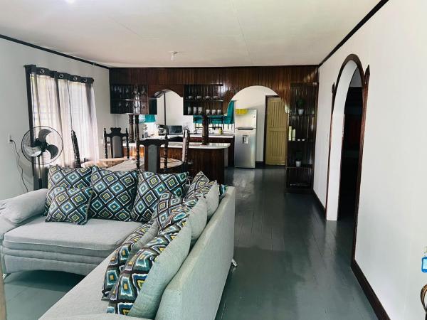 Blue Sky Retreat, Utila