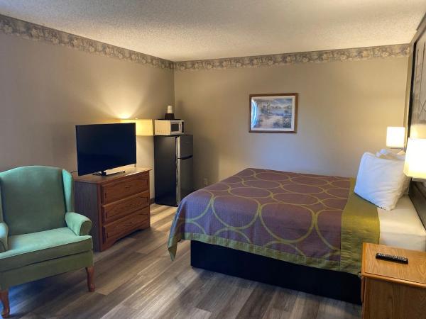 Kuva 5: Super 8 by Wyndham Green Bay Near Stadium