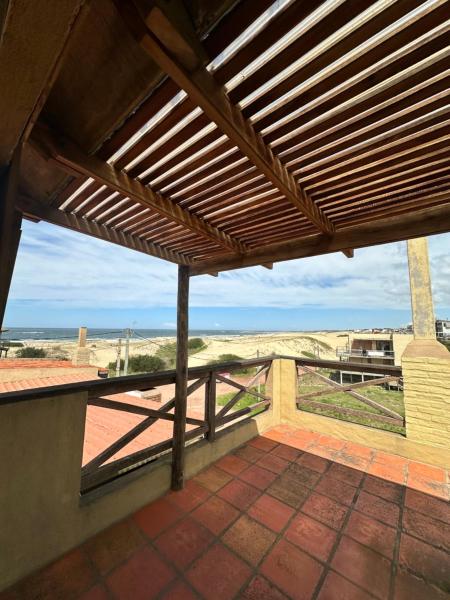 På bildet vises objektet El Mirador som ligger i byen Punta del Diablo.