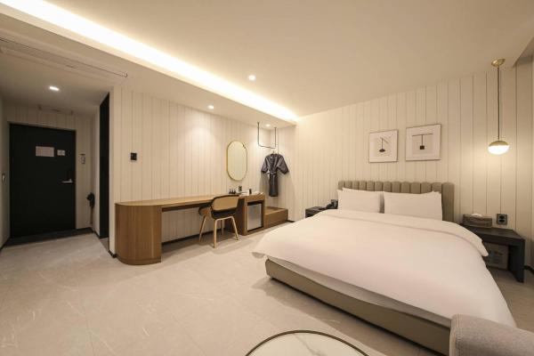 A la foto es mostra l'objecte Browndot Hotel Deokjin situat a la ciutat de Haga-ri.