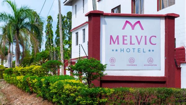 Na foto é possível ver o objeto Melvic Hotel localizado na cidade de Kisumu.