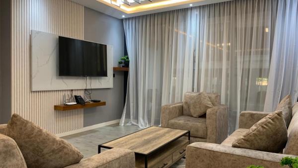 Premium appart avec piscine et vue sur la ville, Яунде