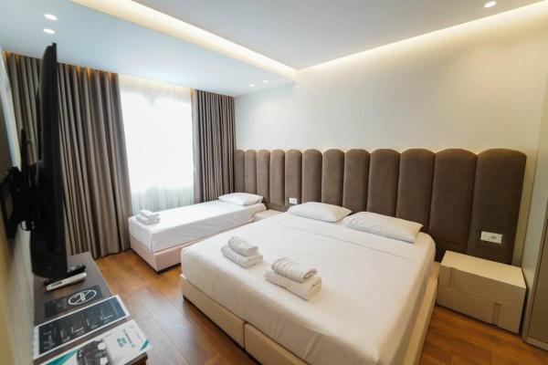 2 Steps from city center apt 3 2, Tirana