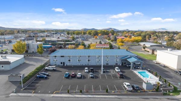A la foto es mostra l'objecte Kennewick Inn & Suites Tri Cities situat a la ciutat de West Pasco.