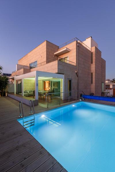 Na zdjęciu widoczny jest obiekt Sunset Villa położony w mieście Labruge.