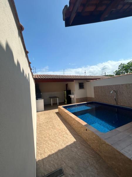 A la foto es mostra l'objecte JK Casa Mongaguá situat a la ciutat de Mongaguá.