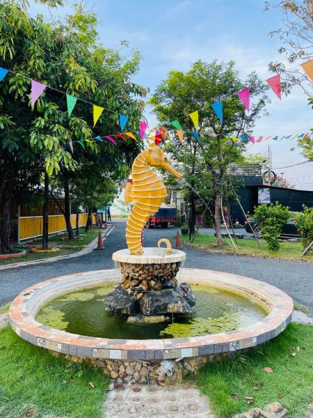 A la foto es mostra l'objecte Seahorse Resort situat a la ciutat de Kampot.