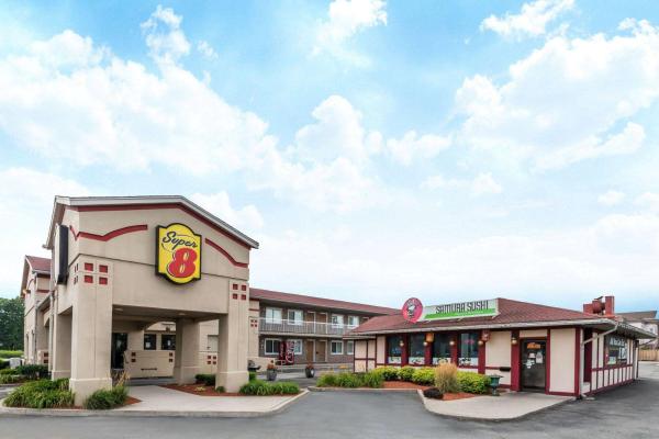 A la foto es mostra l'objecte Super 8 by Wyndham Guelph situat a la ciutat de Guelph.